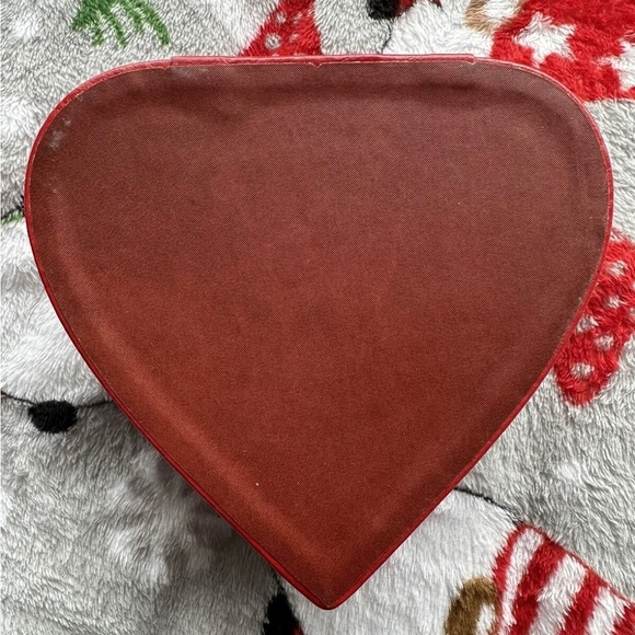 Vintage Jewelry Trinket Box Heart Shape Floral Embossed Red - Picture 3 of 3
